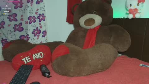 mia_fernand online show from 04/28/26, 02:27