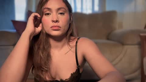 Snapshot of mia_ferrer777 chatting on 05/27/26, 10:18 mia_ferrer777 online show from 05/27/26, 10:18
