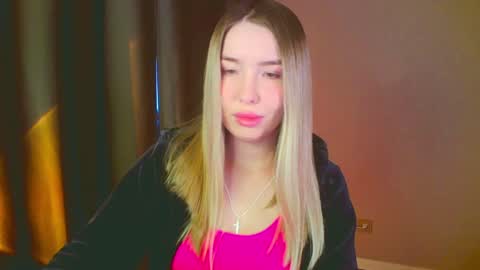 Mia online show from 01/11/25, 06:35