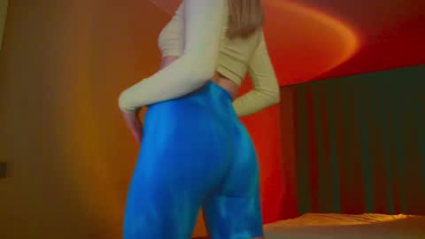 Mia online show from 01/31/25, 02:48