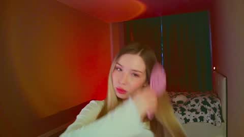 Mia online show from 02/10/25, 06:31