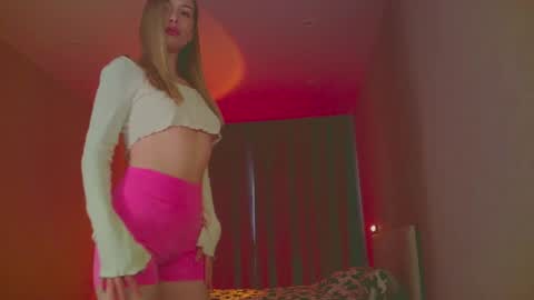 Mia online show from 03/11/25, 04:10