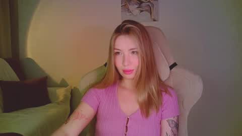 Snapshot of mia_fleur_ chatting on 05/17/26, 09:22 Mia online show from 05/17/26, 09:22