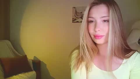 Snapshot of mia_fleur_ chatting on 07/17/26, 10:25 Mia online show from 07/17/26, 10:25