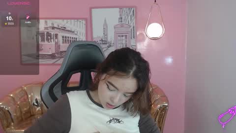 Mia online show from 12/21/25, 01:18