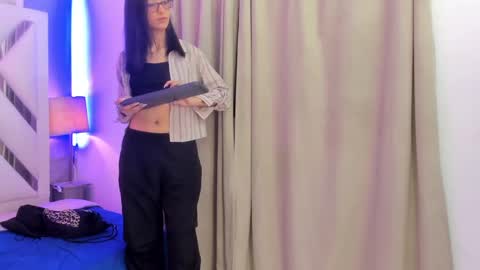 Snapshot of mia_fowler7 chatting on 10/02/25, 07:43 MIA online show from 10/02/25, 07:43
