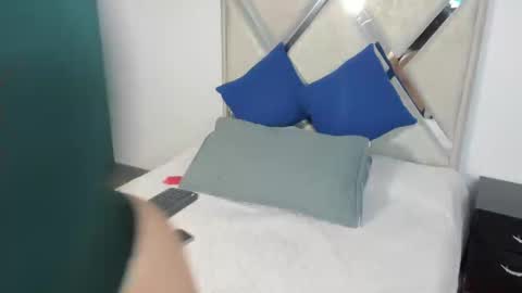 mia fox online show from 11/12/25, 12:27