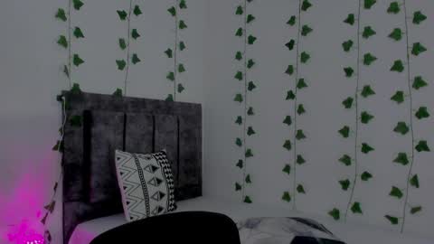 Snapshot of mia_garcia2 chatting on 05/01/26, 10:25 MIA online show from 05/01/26, 10:25