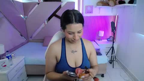 mia_garcia28 online show from 09/17/25, 07:59