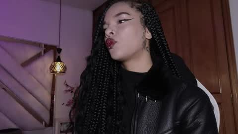 Mia online show from 03/01/26, 03:19