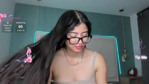 Snapshot of mia_gomez52 chatting on 06/03/26, 02:33 mia online show from 06/03/26, 02:33