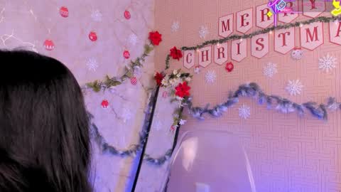 Mia online show from 12/01/25, 01:16