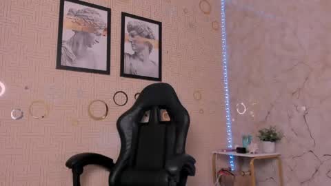 Snapshot of mia_gothzx chatting on 05/10/26, 12:32 Mia online show from 05/10/26, 12:32