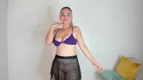 Snapshot of mia_hansper chatting on 01/08/25, 11:19 Mia online show from 01/08/25, 11:19