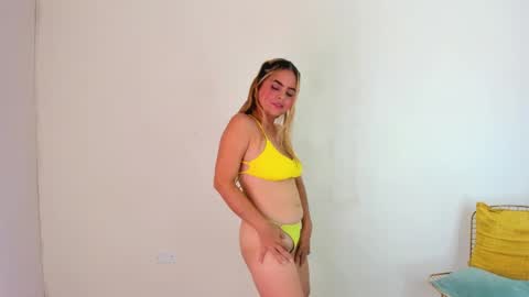 Snapshot of mia_hansper chatting on 01/14/25, 11:27 Mia online show from 01/14/25, 11:27
