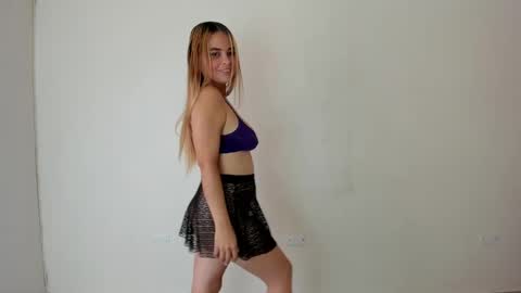 Snapshot of mia_hansper chatting on 01/16/25, 11:27 Mia online show from 01/16/25, 11:27