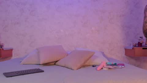 mia_hill1_ online show from 06/28/26, 08:04