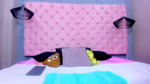 Mia online show from 11/26/25, 12:28