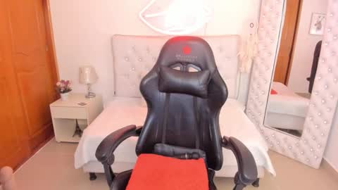    online show from 03/11/25, 03:23