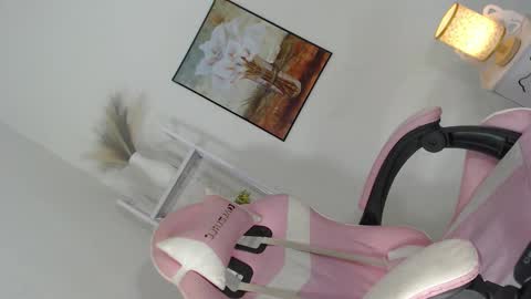 Snapshot of mia_kiss_lashes chatting on 02/25/26, 02:27 Your Pretty Petite Mia online show from 02/25/26, 02:27