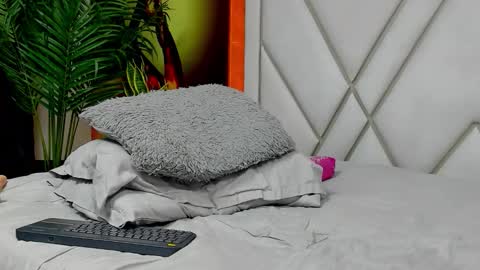 mia_kleim1 online show from 03/12/26, 12:50