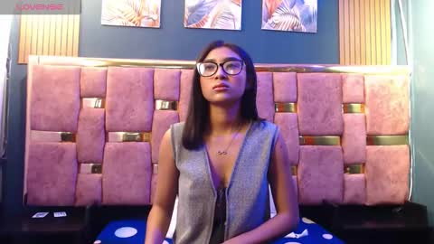 Mia.  online show from 05/11/26, 10:43