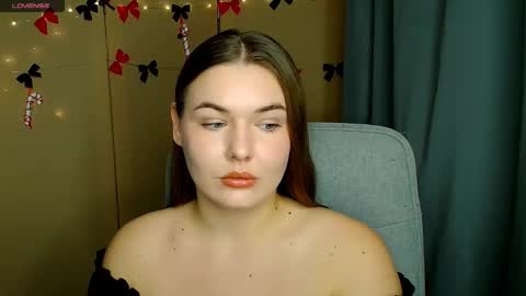 mia_lemm online show from 12/18/25, 07:47