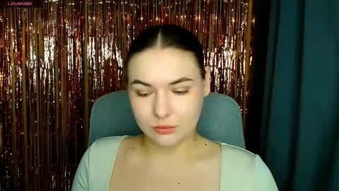 mia_lemm online show from 01/08/26, 07:32