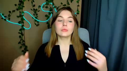 mia_lemm online show from 04/07/26, 06:47