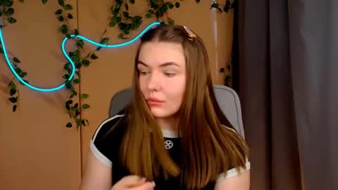 mia_lemm online show from 05/06/26, 06:30