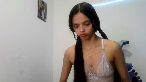 Snapshot of mia_lucy_21 chatting on 10/18/25, 09:10 mia lucy 21 online show from 10/18/25, 09:10