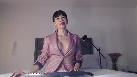 Mia online show from 02/14/26, 07:10