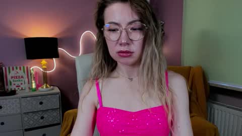 Mia online show from 11/07/25, 08:25