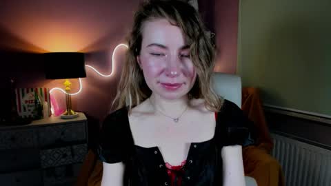 Mia online show from 11/30/25, 03:05