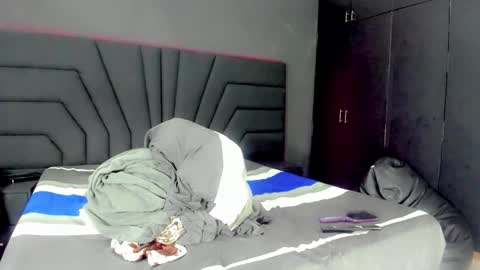 Mia3 online show from 12/17/25, 02:39