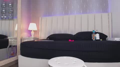 Snapshot of mia_medina chatting on 07/22/26, 07:49 online show from 07/22/26, 07:49