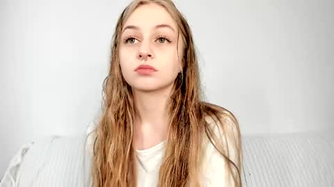 Mia here Appreciate your support online show from 04/21/26, 07:03