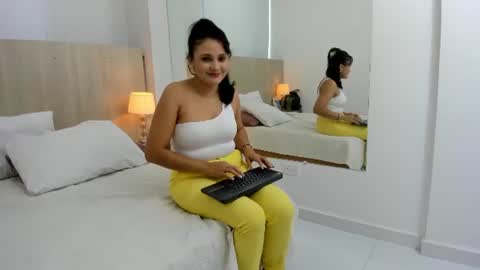 Snapshot of mia_mercier chatting on 06/11/26, 11:30 Mia Mercier online show from 06/11/26, 11:30