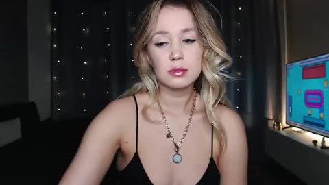 Mia online show from 02/04/26, 02:23