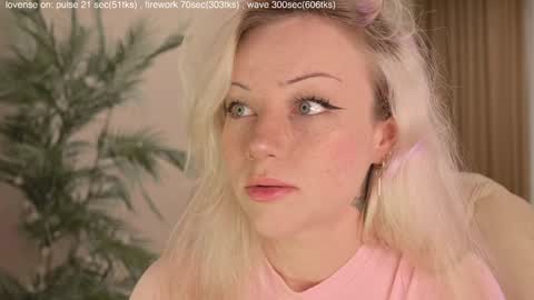 mia_milagros online show from 11/04/25, 01:48