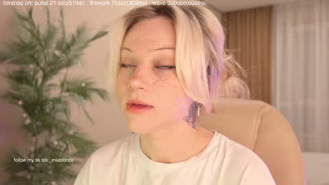 mia_milagros online show from 11/12/25, 12:55