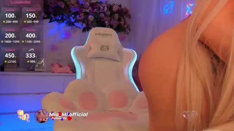 Snapshot of mia_milana chatting on 02/28/25, 12:09 online show from 02/28/25, 12:09