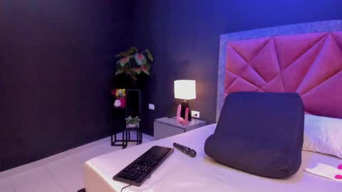 MIA  online show from 04/19/26, 06:32