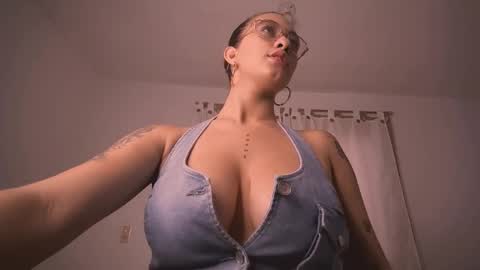 mia independent model online show from 12/21/25, 02:13