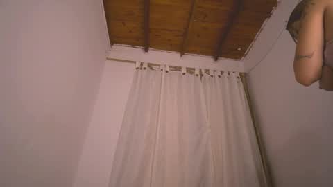 mia independent model online show from 02/21/26, 01:01