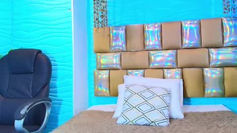 mia montess online show from 12/18/25, 04:57