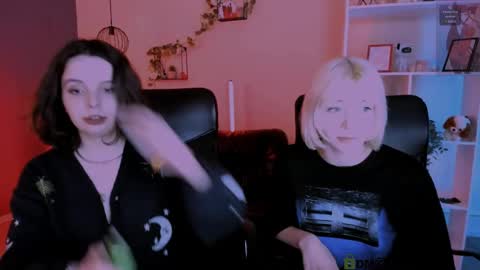 mia_mooon_ online show from 04/25/26, 08:39