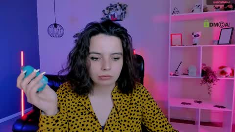 mia_mooon_ online show from 05/06/26, 08:52