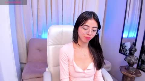 Mia online show from 05/25/26, 04:24