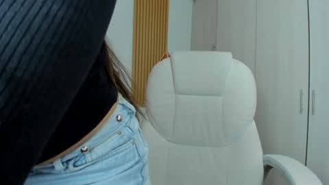 Snapshot of mia_nevaeh chatting on 12/19/24, 09:06 Mia Nevaeh - follow me online show from 12/19/24, 09:06